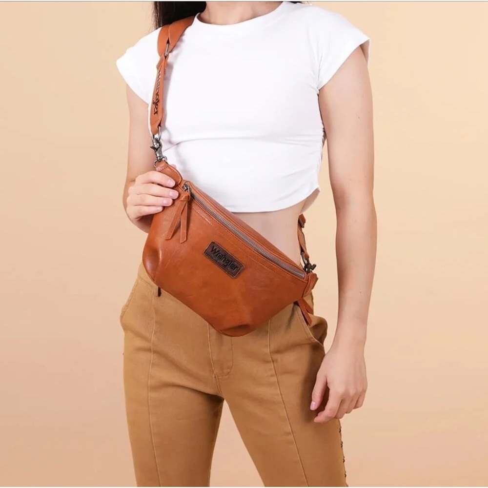 Wrangler‎ Sling Bag Crossbody Fanny Pack Light Brown Wide Strap NWT - Picture 4 of 4